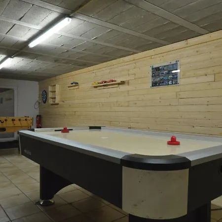 בית נופש Spacious Holiday With Jacuzzi In Theux Belgium
